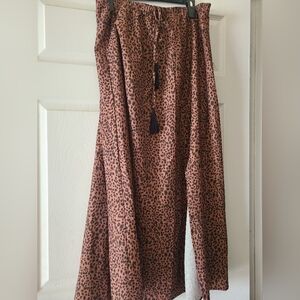 A-line leopard print Maxi skirt with a leg slit.